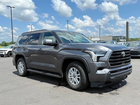 Used 2025 Toyota Sequoia SR5 AWD/4WD image 3