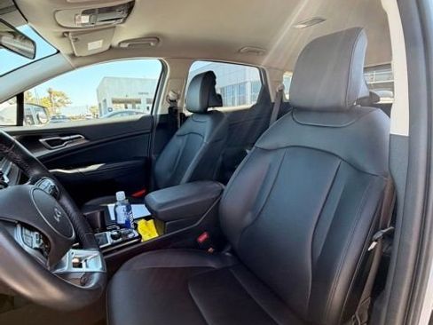 Used 2024 Kia Sportage EX FWD image 12