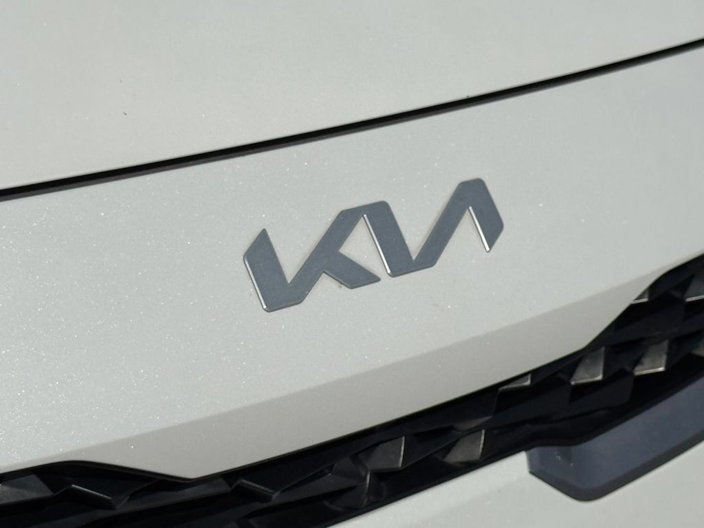 Used 2023 Kia Forte LXS FWD image 4