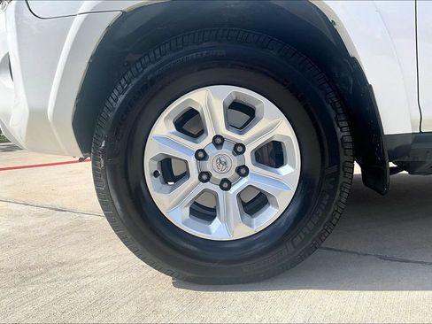 Used 2017 Toyota 4Runner SR5 RWD image 11