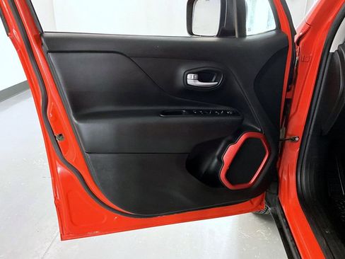 Used 2021 Jeep Renegade Trailhawk image 9