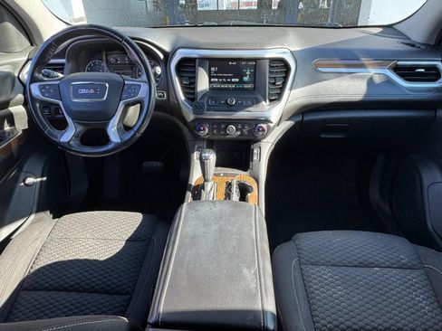 Used 2018 GMC Acadia SLE image 11