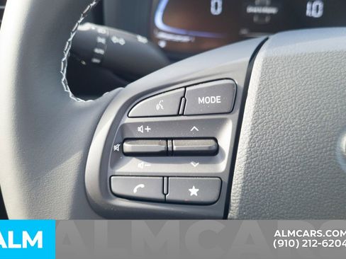 Used 2025 Hyundai Venue Limited image 29