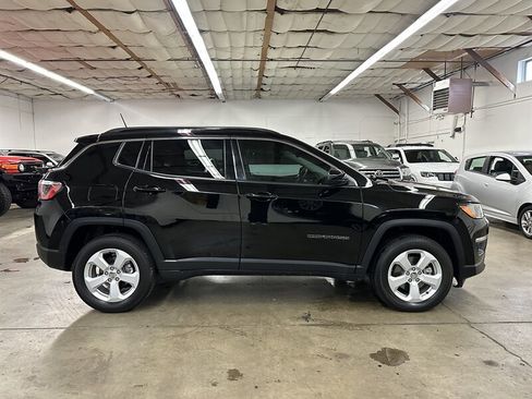 Used 2020 Jeep Compass Latitude image 2
