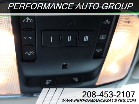 Used 2015 Chrysler 300 C w/ Light Group image 27