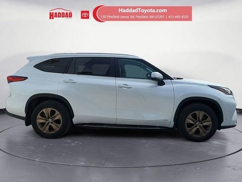 Used 2023 Toyota Highlander Bronze Edition AWD/4WD image 6