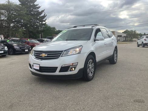 Used 2017 Chevrolet Traverse LT AWD/4WD image 4