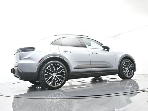 Certified 2025 Porsche Macan Electric RWD image 52
