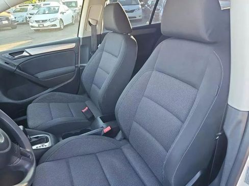 Used 2011 Volkswagen Golf 4-Door image 21