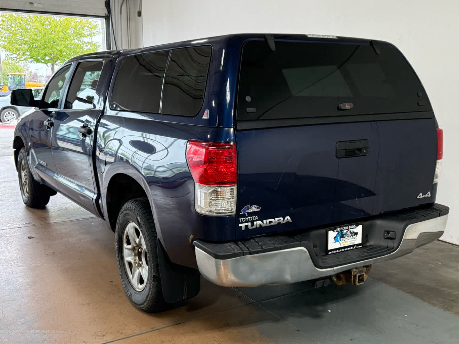 Used 2013 Toyota Tundra 4x4 CrewMax w/ Tow Pkg image 3