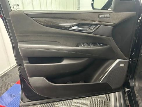 Used 2020 Cadillac Escalade Platinum AWD/4WD image 9