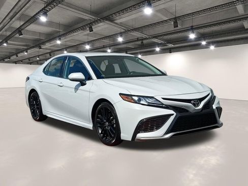 Used 2023 Toyota Camry XSE FWD image 2