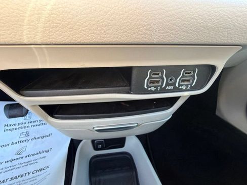 Used 2024 Chrysler Pacifica Touring-L FWD image 46