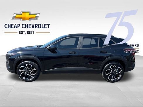 Used 2025 Chevrolet Trax RS w/ Driver Confidence Package FWD image 2