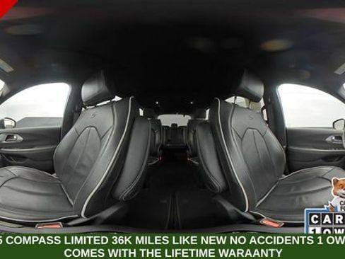 Used 2025 Chrysler Pacifica Limited FWD image 46