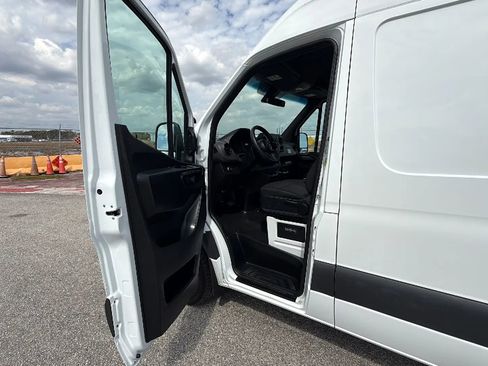 Used 2021 Mercedes-Benz Sprinter 3500 image 19