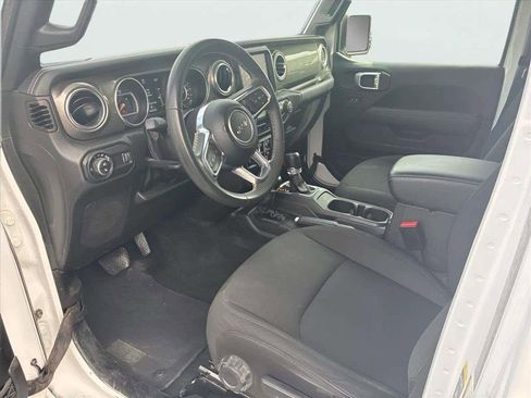 Used 2023 Jeep Gladiator Overland image 10