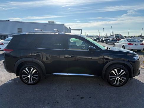 Used 2025 Nissan Pathfinder Platinum w/ Cargo Package AWD/4WD image 4