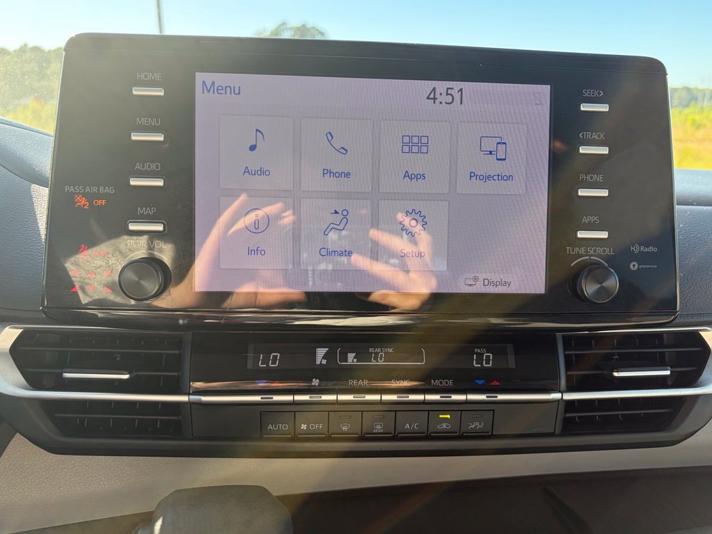 Used 2023 Toyota Sienna LE FWD image 25