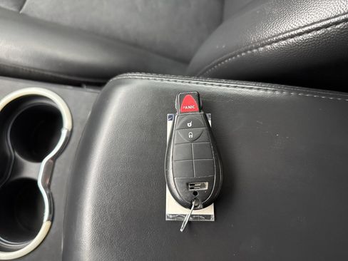 Used 2010 Chrysler 300 Touring image 22