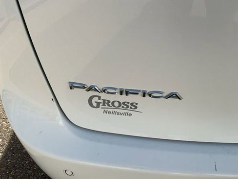 Used 2024 Chrysler Pacifica Touring-L FWD image 31