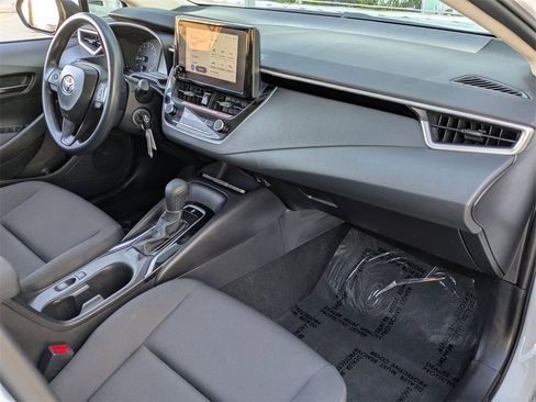 Used 2025 Toyota Corolla LE image 29