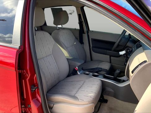Used 2010 Ford Focus SE FWD image 8