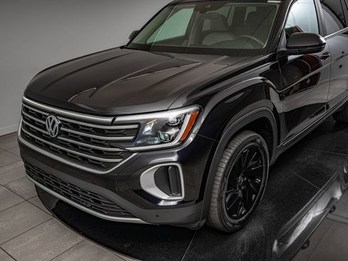 Used 2024 Volkswagen Atlas SE w/ Black Wheel Package FWD image 14