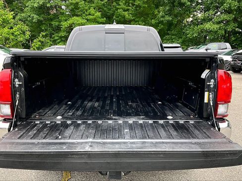 Certified 2022 Toyota Tacoma SR5 AWD/4WD image 30