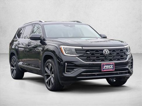 Used 2024 Volkswagen Atlas SEL Premium R-Line image 3