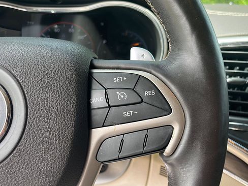 Used 2015 Jeep Grand Cherokee Overland AWD/4WD image 15