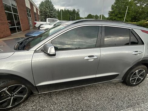 Used 2023 Kia Niro FWD image 6
