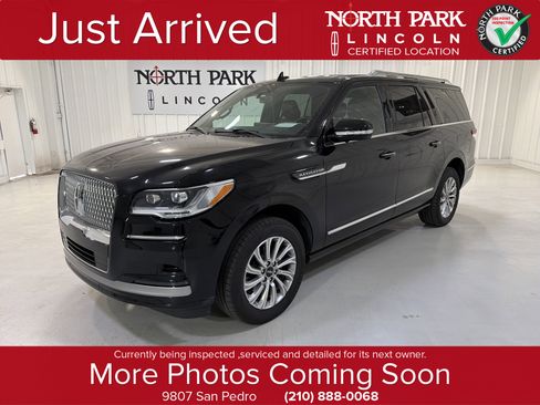 Used 2024 Lincoln Navigator L 4WD image 1