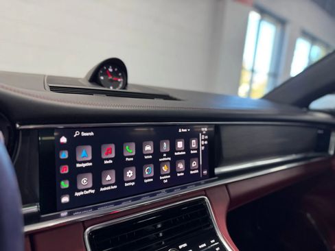 Used 2023 Porsche Panamera 4 Platinum Edition image 17