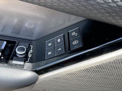 Used 2020 Land Rover Range Rover Velar S AWD/4WD image 34