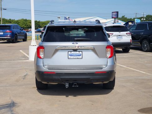 Used 2021 Ford Explorer XLT RWD image 6