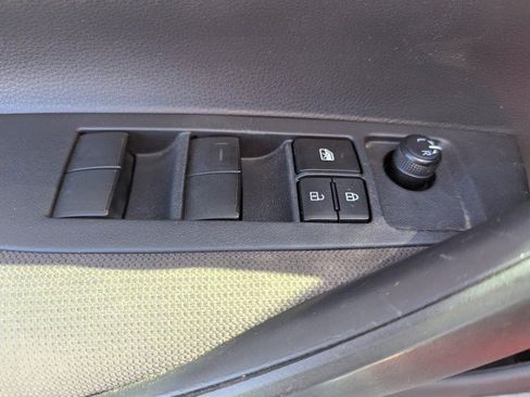 Used 2020 Toyota Corolla LE FWD image 10