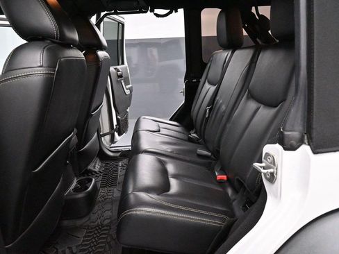 Used 2014 Jeep Wrangler Unlimited Rubicon AWD/4WD image 26