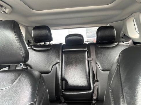 Used 2022 Jeep Compass Latitude w/ Sun and Sound Group AWD/4WD image 39