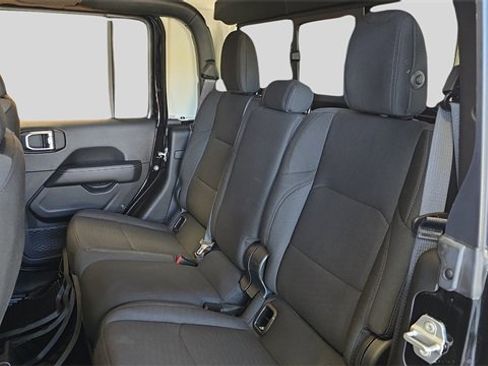Used 2023 Jeep Gladiator Overland image 19