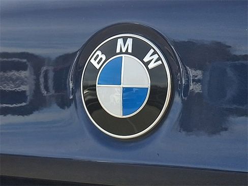 Used 2020 BMW 530e xDrive w/ Premium Package image 32