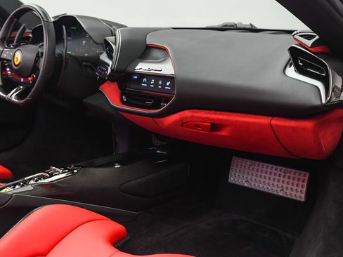 Used 2022 Ferrari SF90 Spider image 17