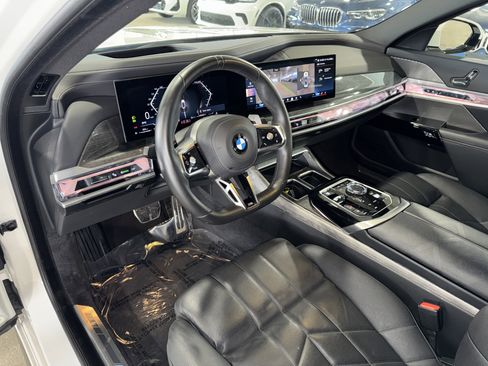 Used 2025 BMW 760i xDrive w/ Executive Package AWD/4WD image 22