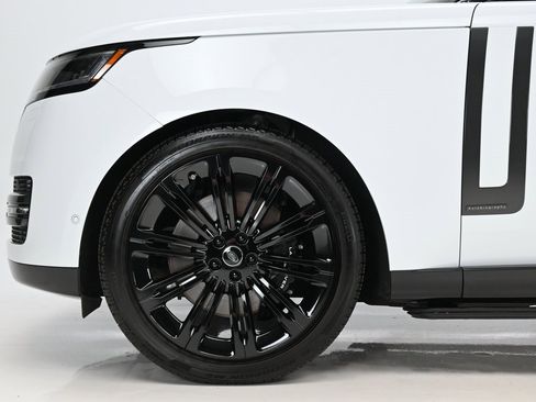 Used 2025 Land Rover Range Rover Long Wheelbase Autobiography image 10
