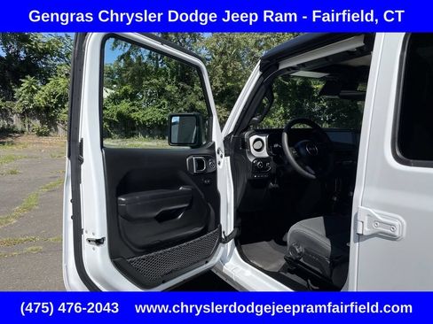 Used 2024 Jeep Wrangler Unlimited w/ Convenience Group AWD/4WD image 25