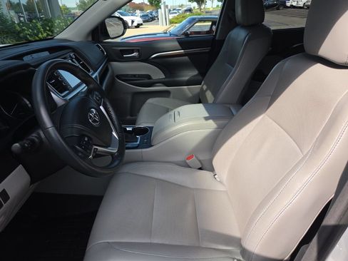 Used 2015 Toyota Highlander Limited Platinum AWD/4WD image 5
