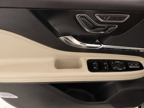 Certified 2025 Lincoln Corsair Reserve w/ Equipment Group 202A image 16