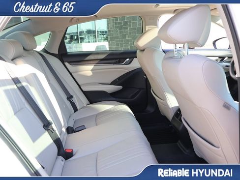 Used 2019 Honda Accord Touring image 12