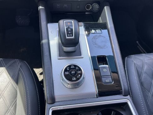 Used 2025 Mitsubishi Outlander SEL image 10