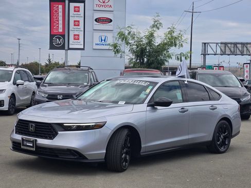 Certified 2025 Honda Accord SE image 3